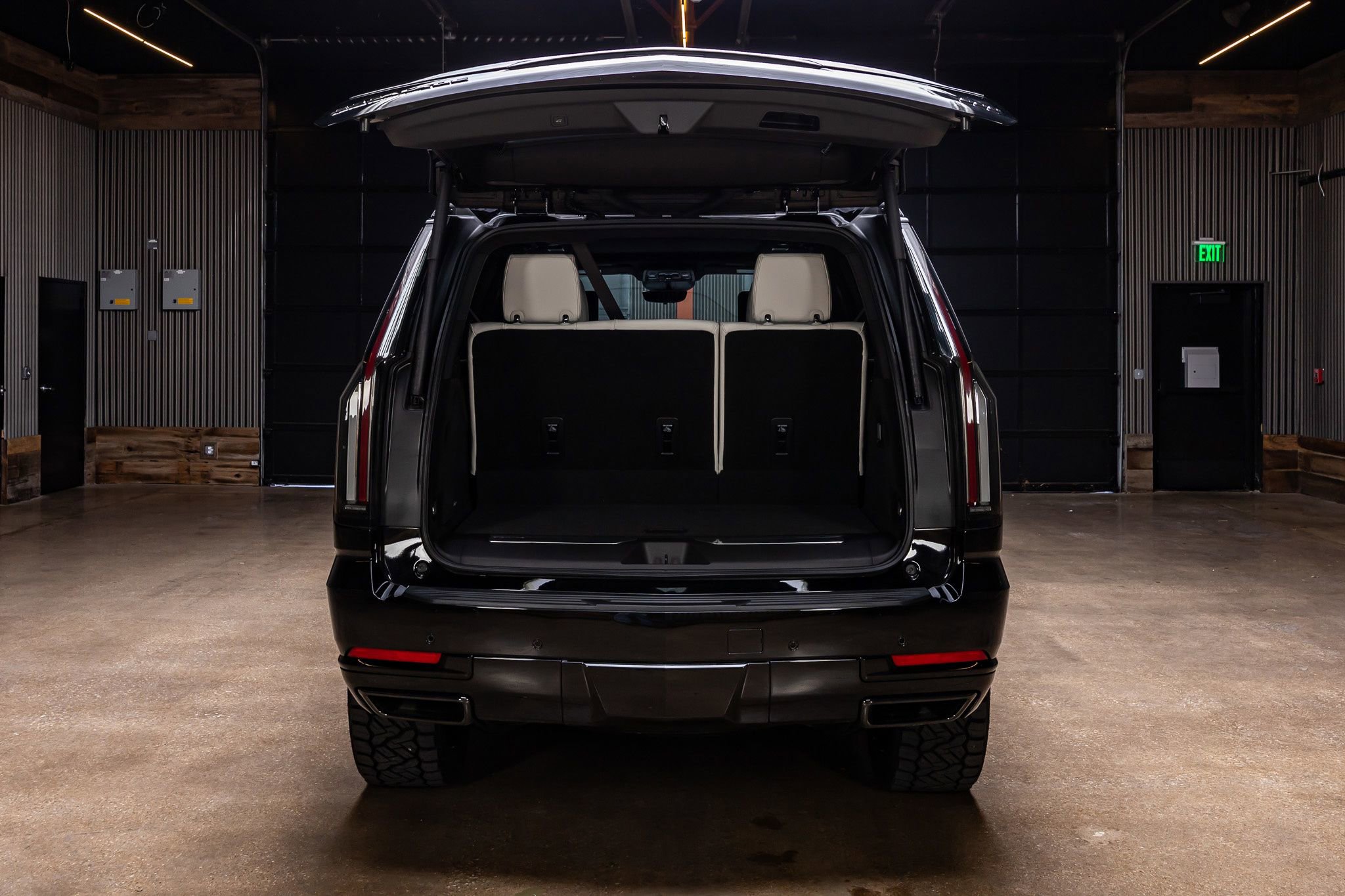 Used 2025 Cadillac Escalade Sport Platinum image 9