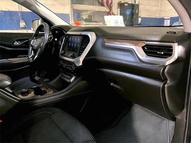 Used 2022 GMC Acadia SLE image 17