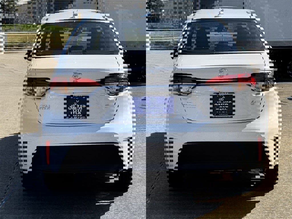 Certified 2025 Toyota Corolla LE image 8