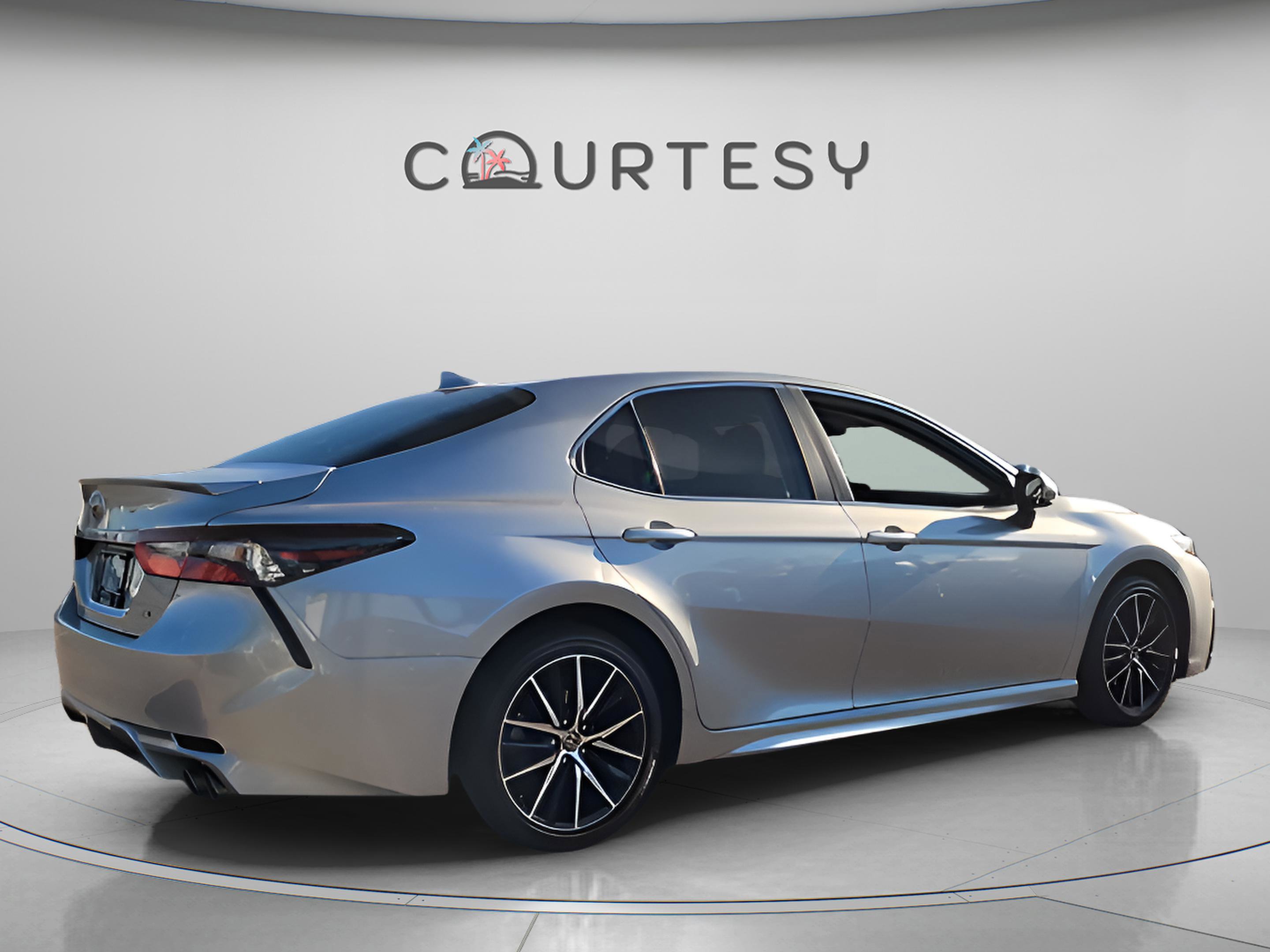 Used 2021 Toyota Camry SE image 5