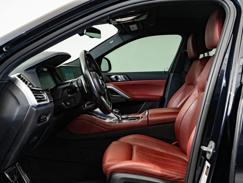 Used 2022 BMW X6 M50i image 22