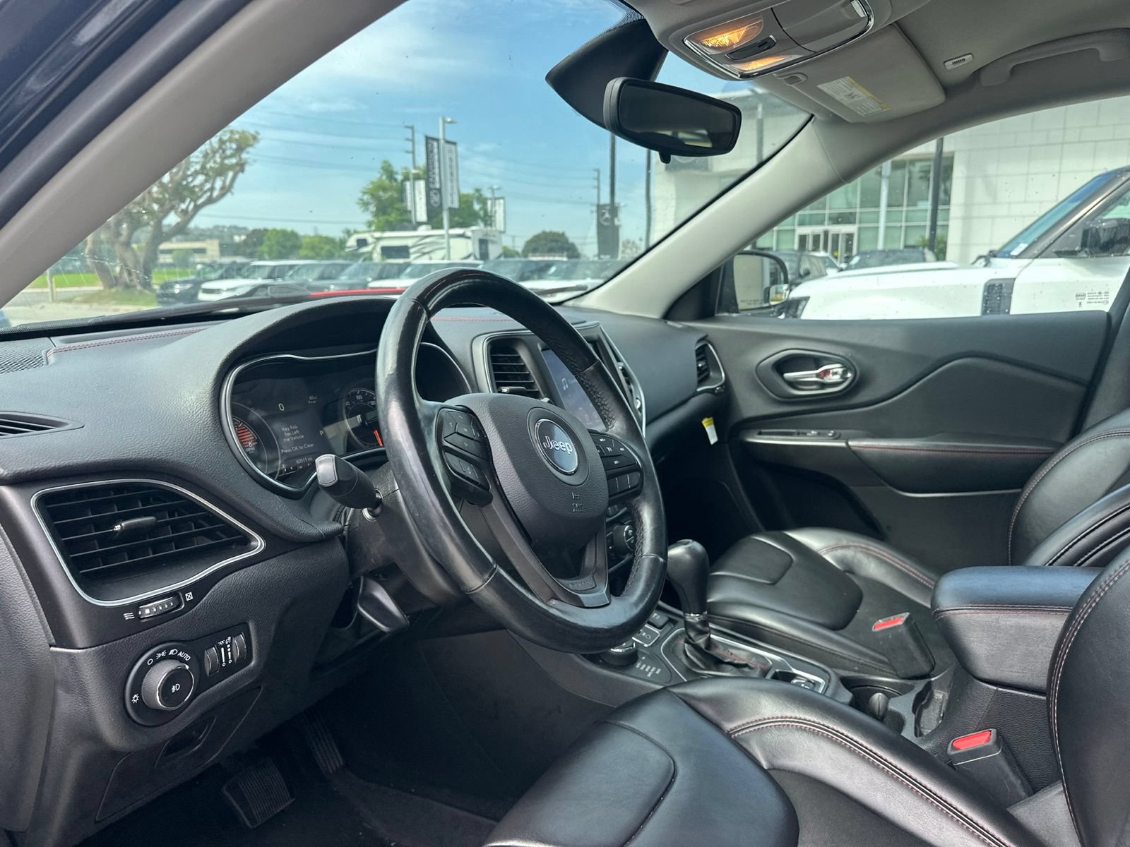 Used 2019 Jeep Cherokee Trailhawk w/ Cold Weather Group AWD/4WD image 23
