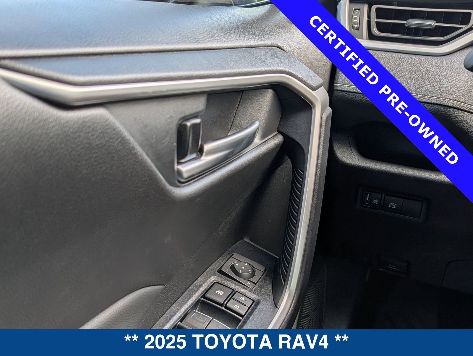 Used 2025 Toyota RAV4 XLE image 23