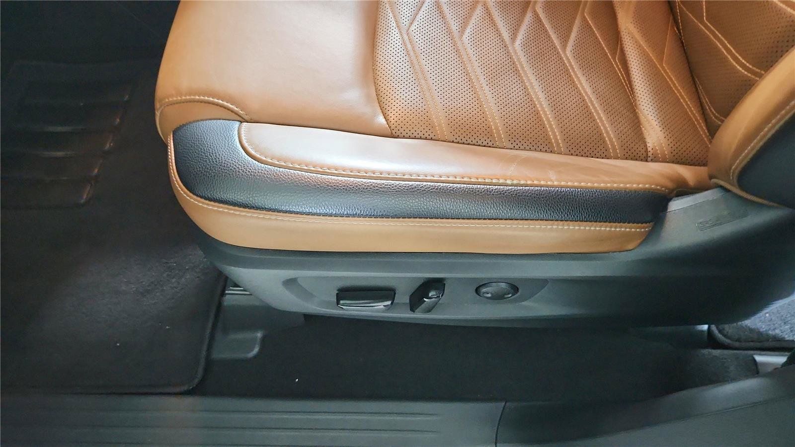 Used 2024 Nissan Pathfinder Platinum FWD image 11
