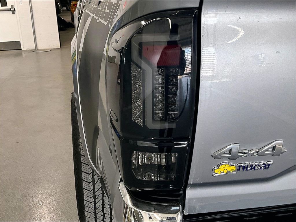 Used 2018 Toyota Tacoma SR5 image 32