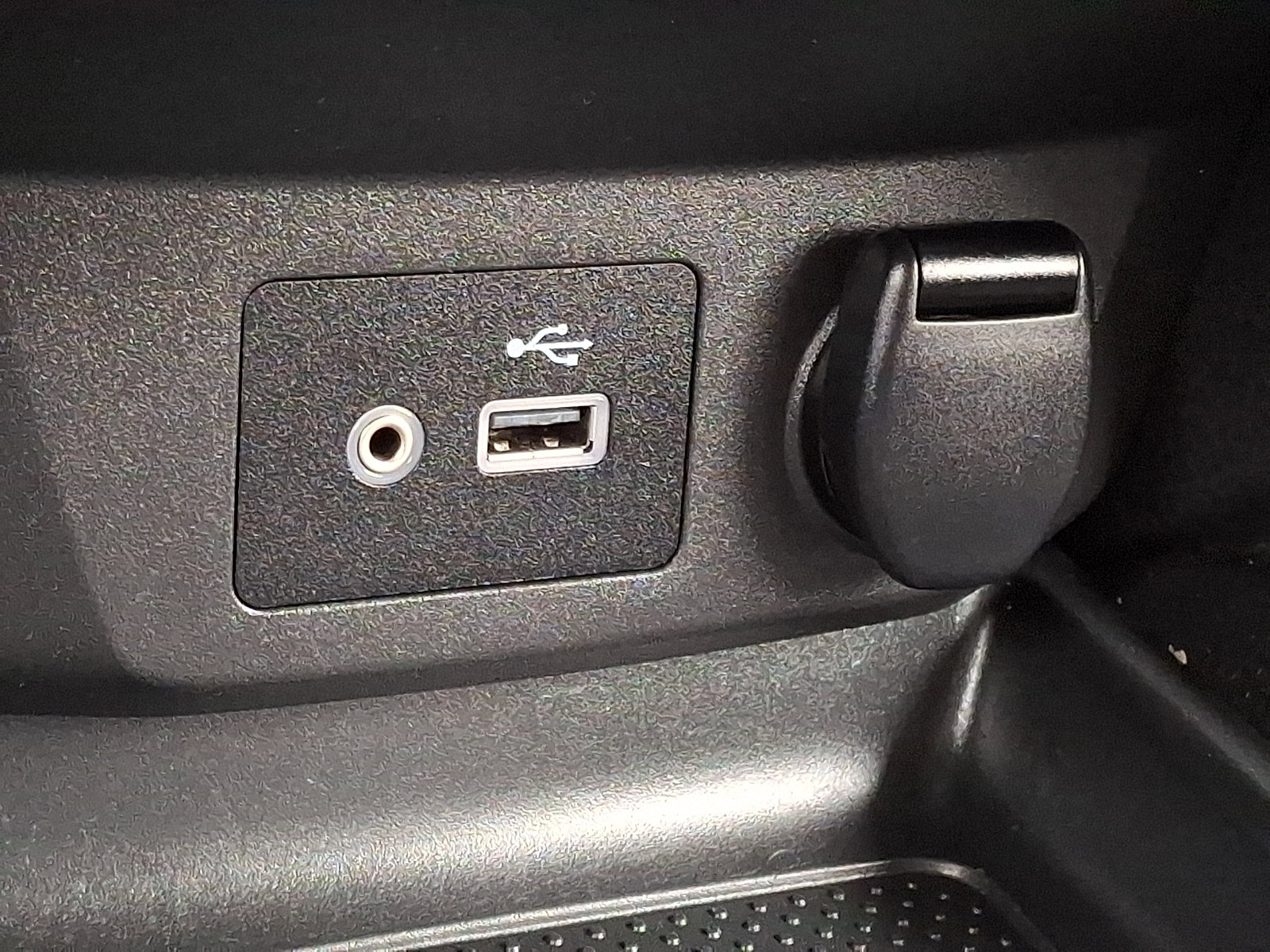 Used 2020 Nissan Rogue Sport S image 21