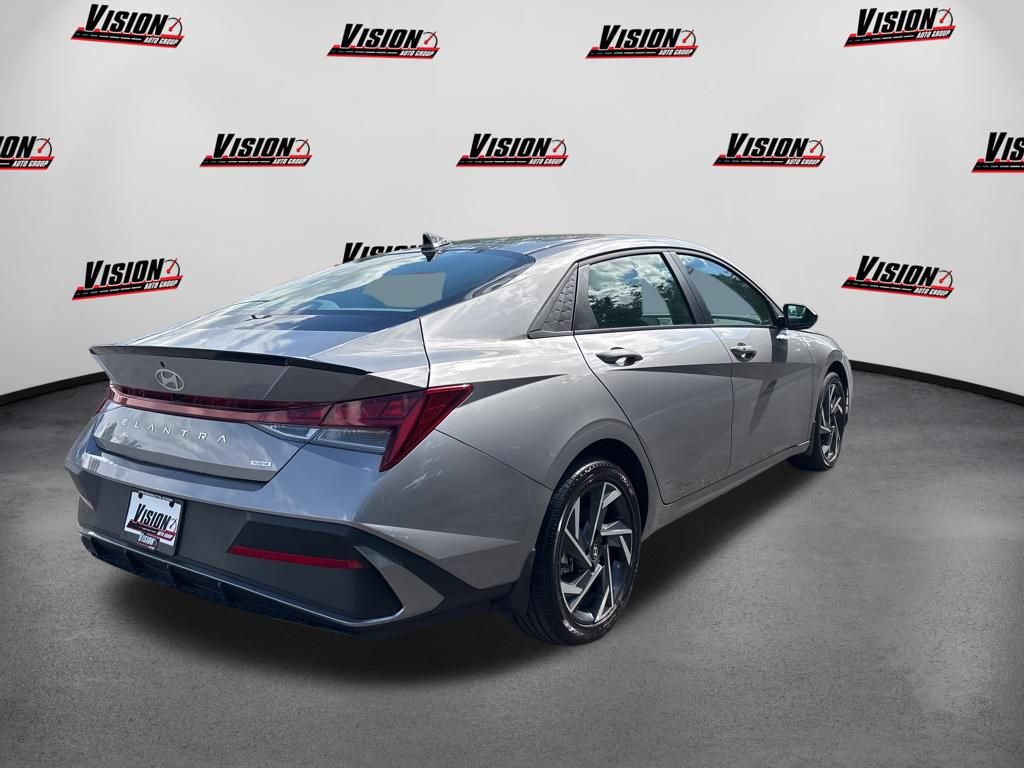 New 2025 Hyundai Elantra SEL FWD image 5