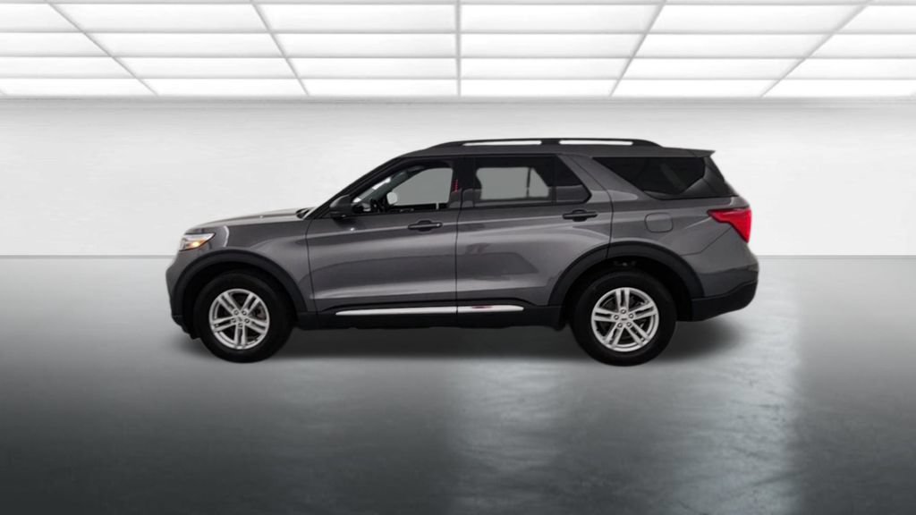 Used 2023 Ford Explorer XLT w/ Equipment Group 202A AWD/4WD image 5