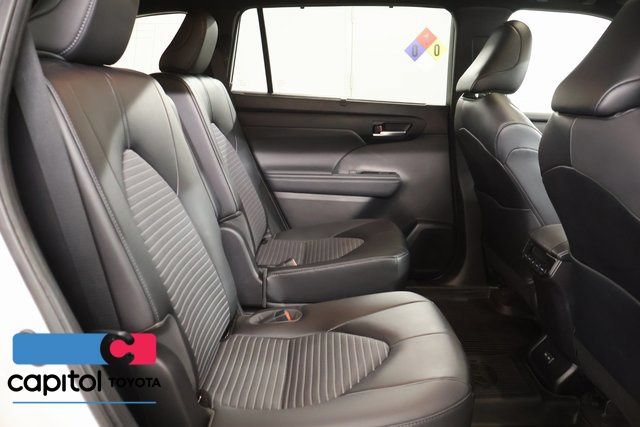 Used 2023 Toyota Highlander XSE AWD/4WD image 28