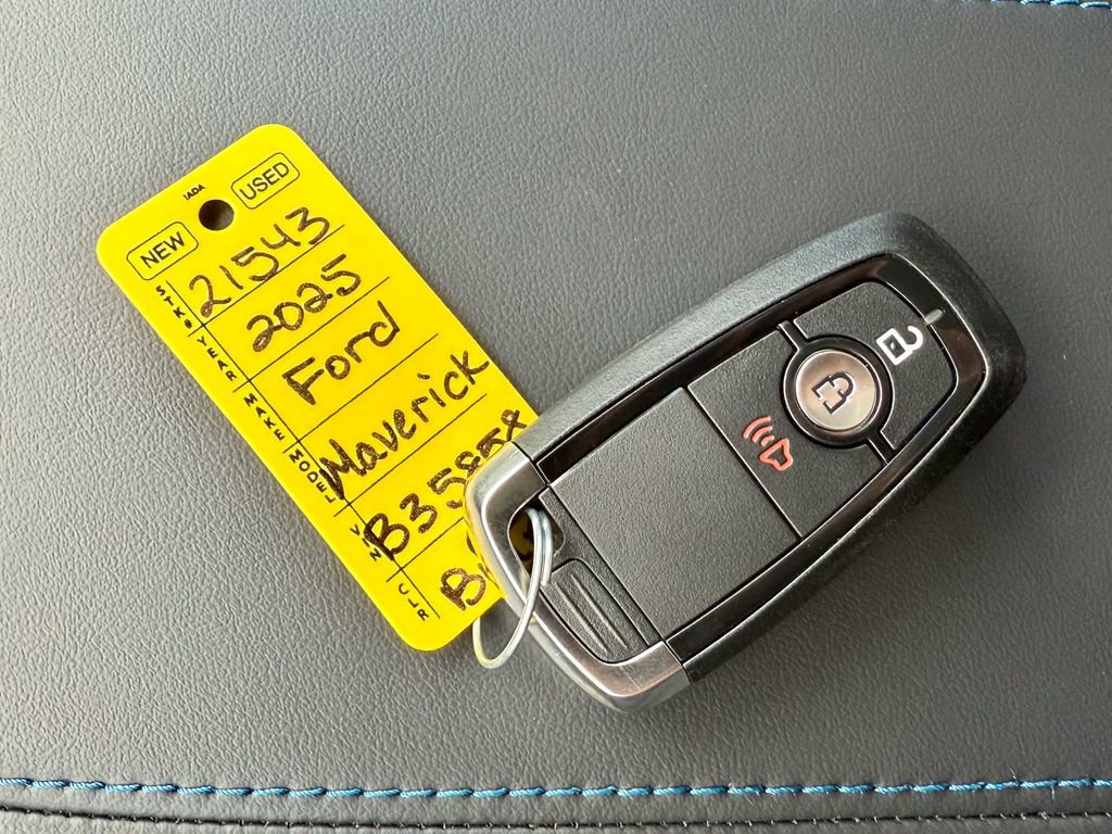 New 2025 Ford Maverick Lobo image 36