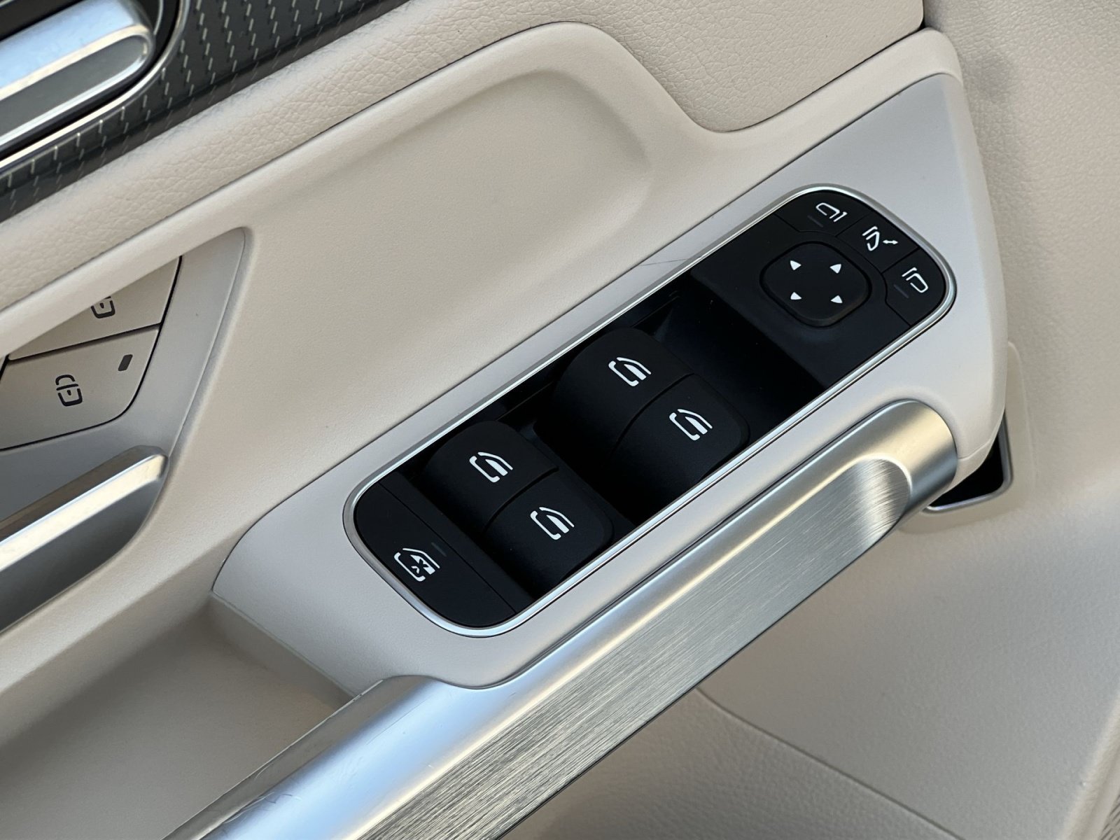 Certified 2022 Mercedes-Benz GLB 250 4MATIC image 20