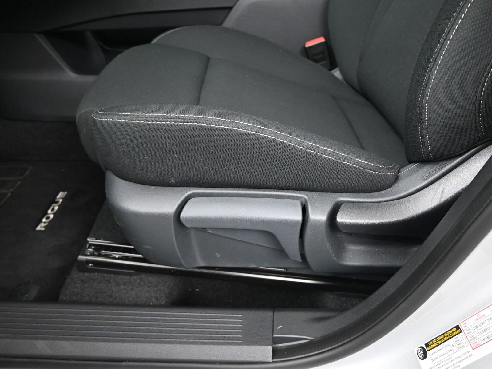 Used 2025 Nissan Rogue S image 10