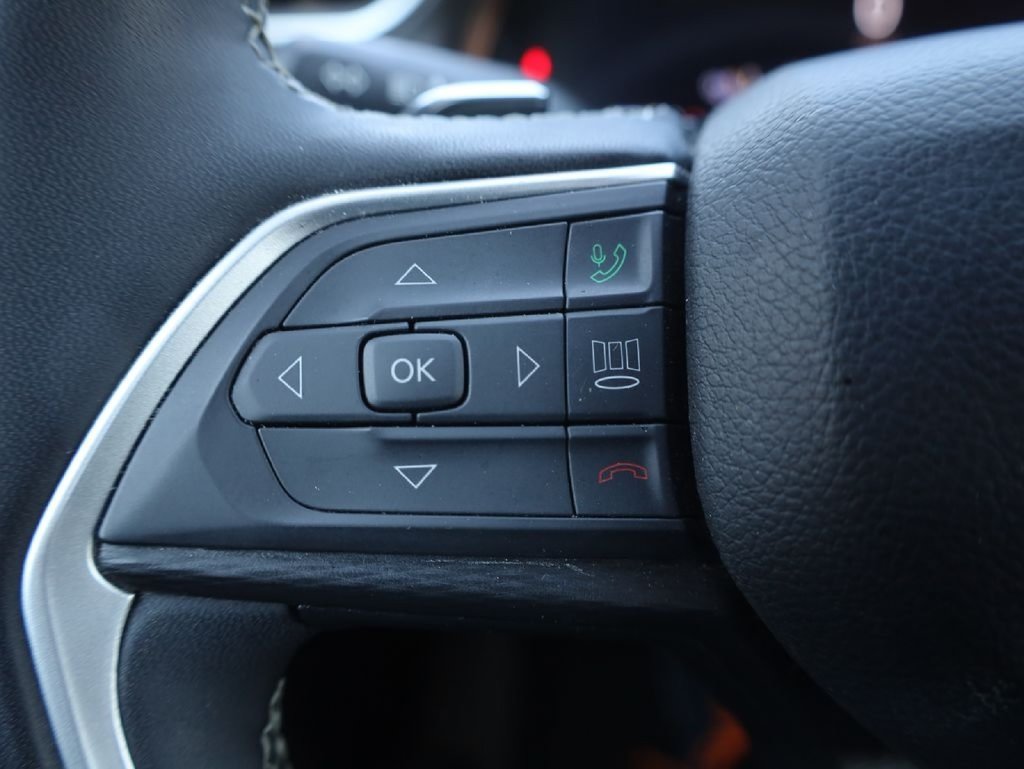 Used 2024 Jeep Grand Cherokee Altitude AWD/4WD image 36