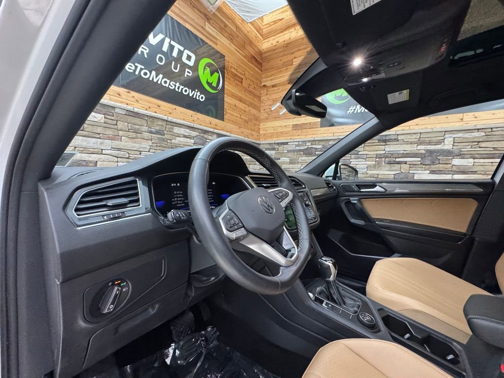Used 2023 Volkswagen Tiguan SE w/ Panoramic Sunroof Package image 36