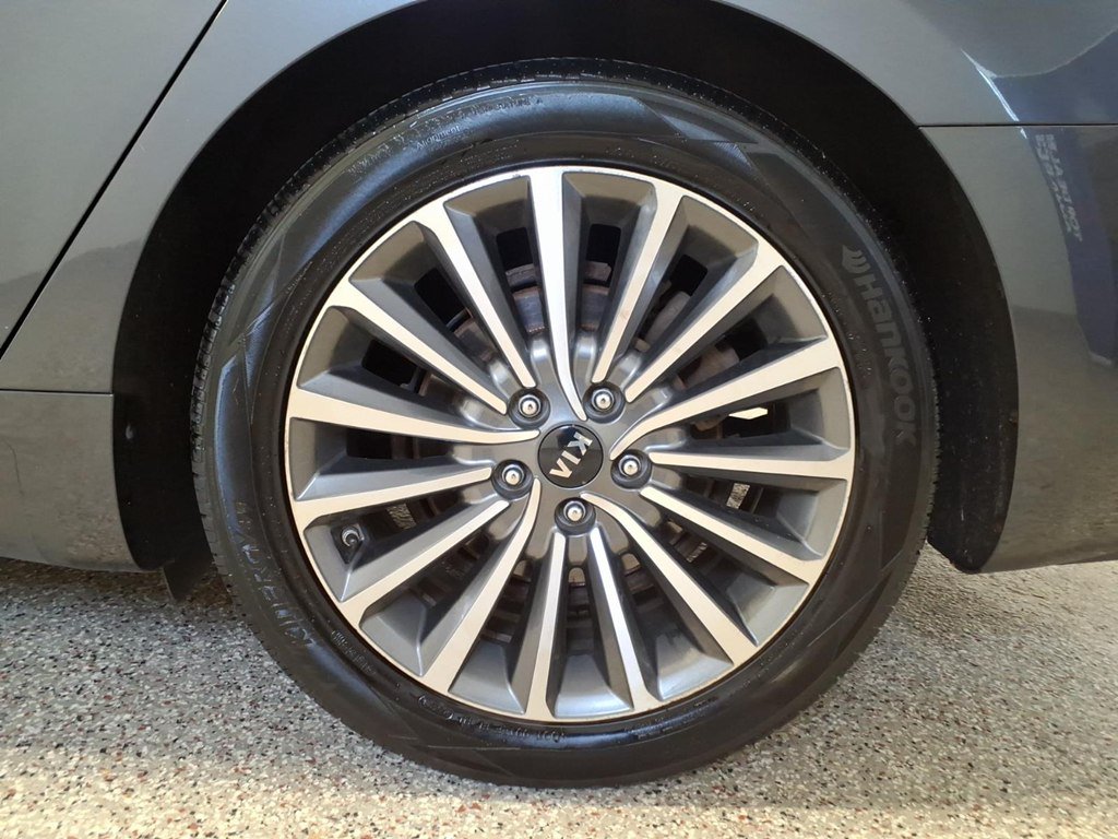 Used 2017 Kia Cadenza Technology FWD image 7