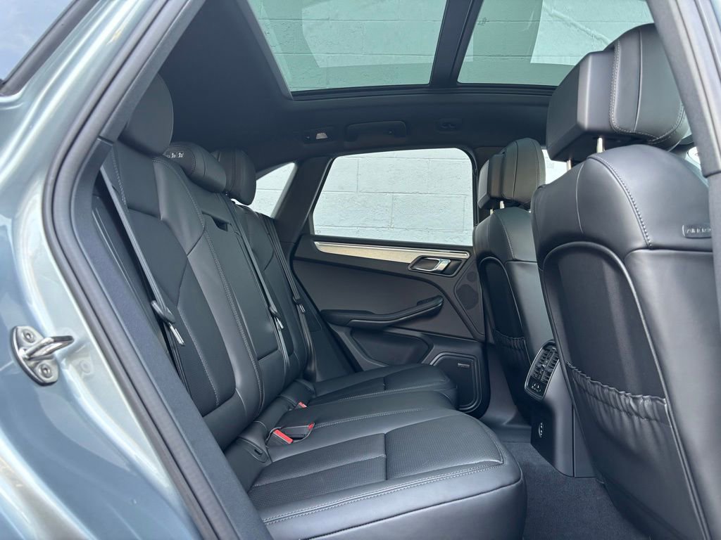 New 2026 Porsche Macan image 14