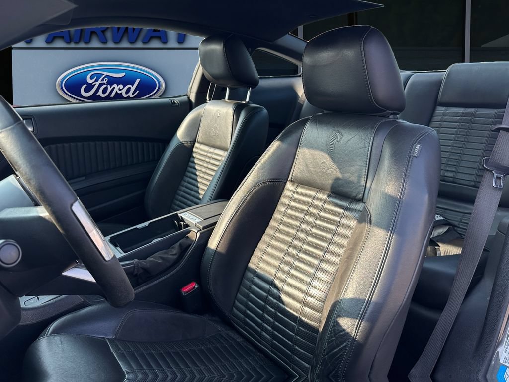 Used 2010 Ford Mustang Shelby GT500 RWD image 11