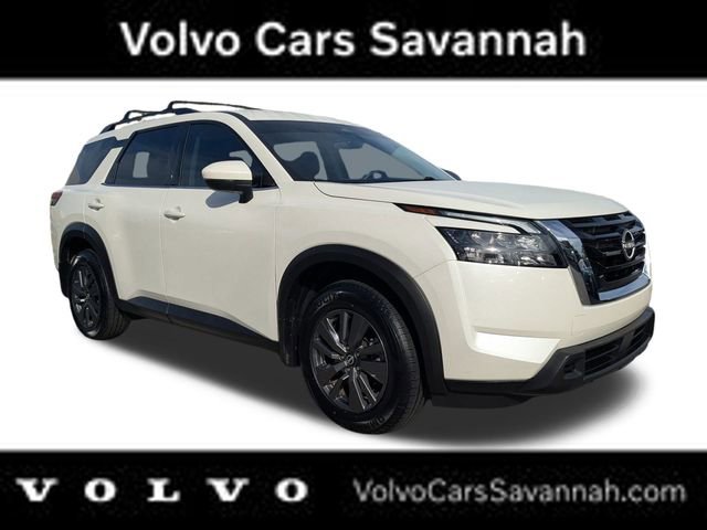 Used 2024 Nissan Pathfinder SV image 2