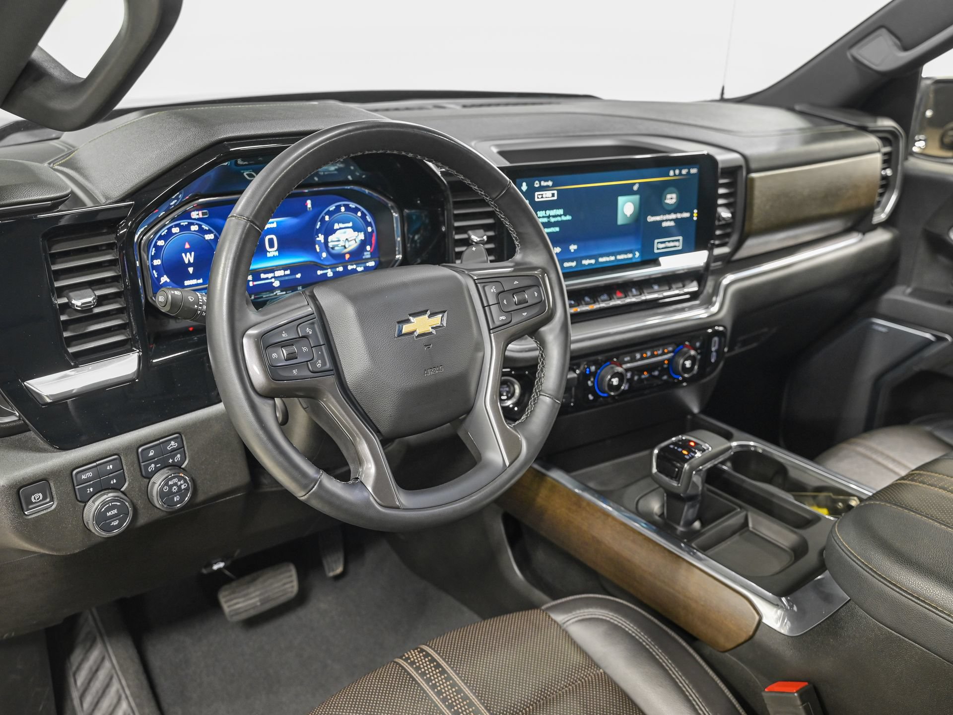 Used 2025 Chevrolet Silverado 1500 High Country w/ High Country Premium Package AWD/4WD image 15