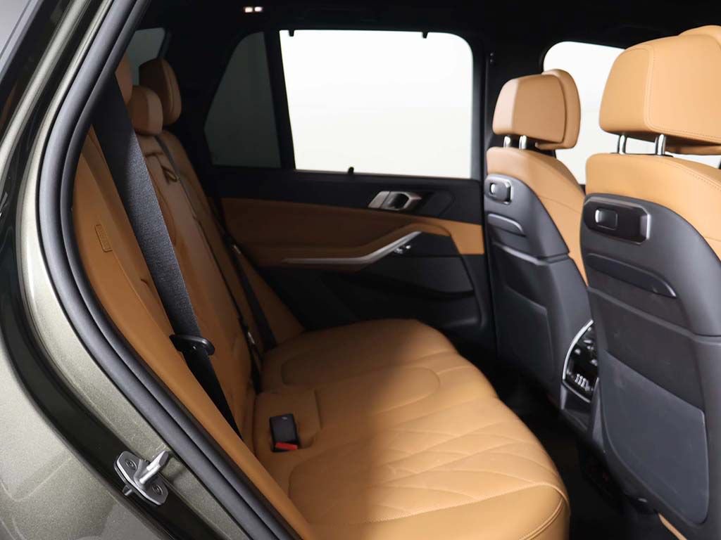 Used 2025 BMW X5 M60i w/ Executive Package AWD/4WD image 34