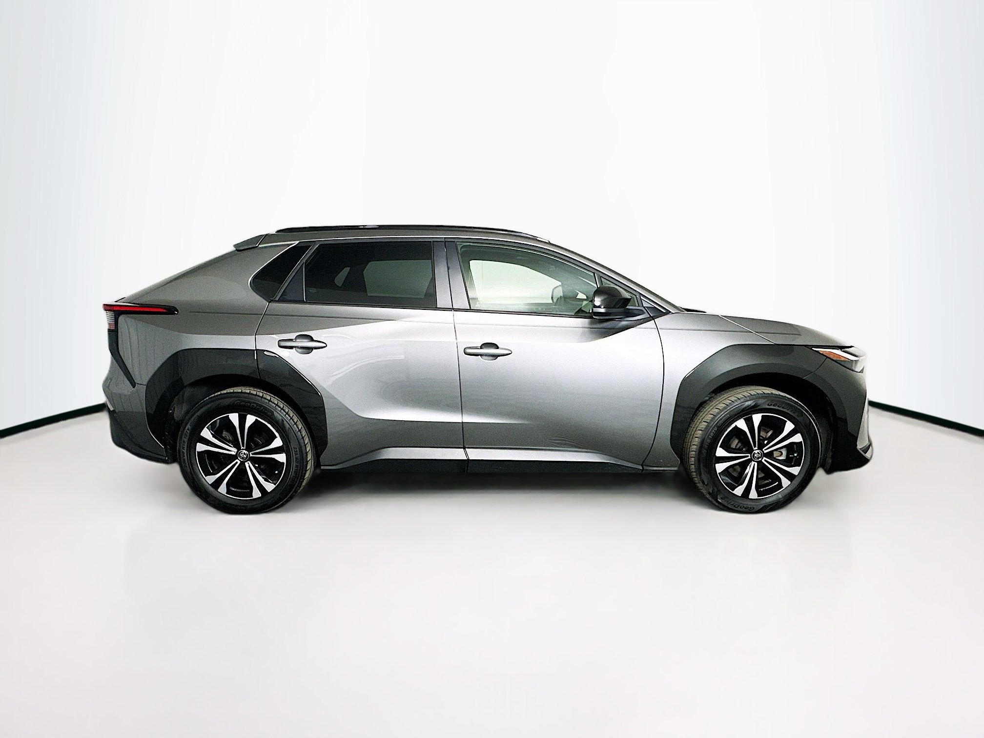 Used 2024 Toyota bZ4X XLE w/ Weather Package AWD/4WD image 10