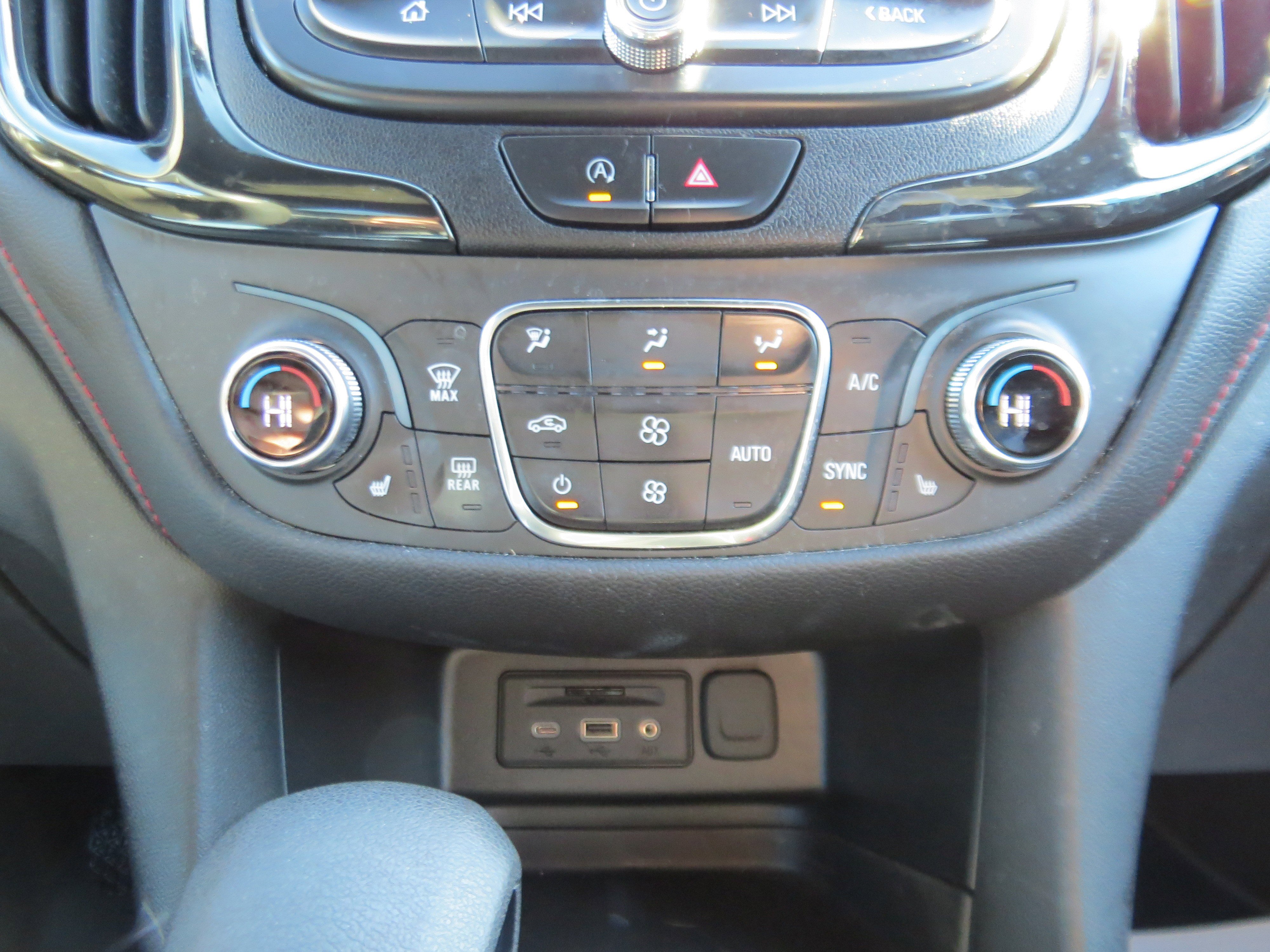 Used 2022 Chevrolet Equinox RS w/ RS Leather Package image 21