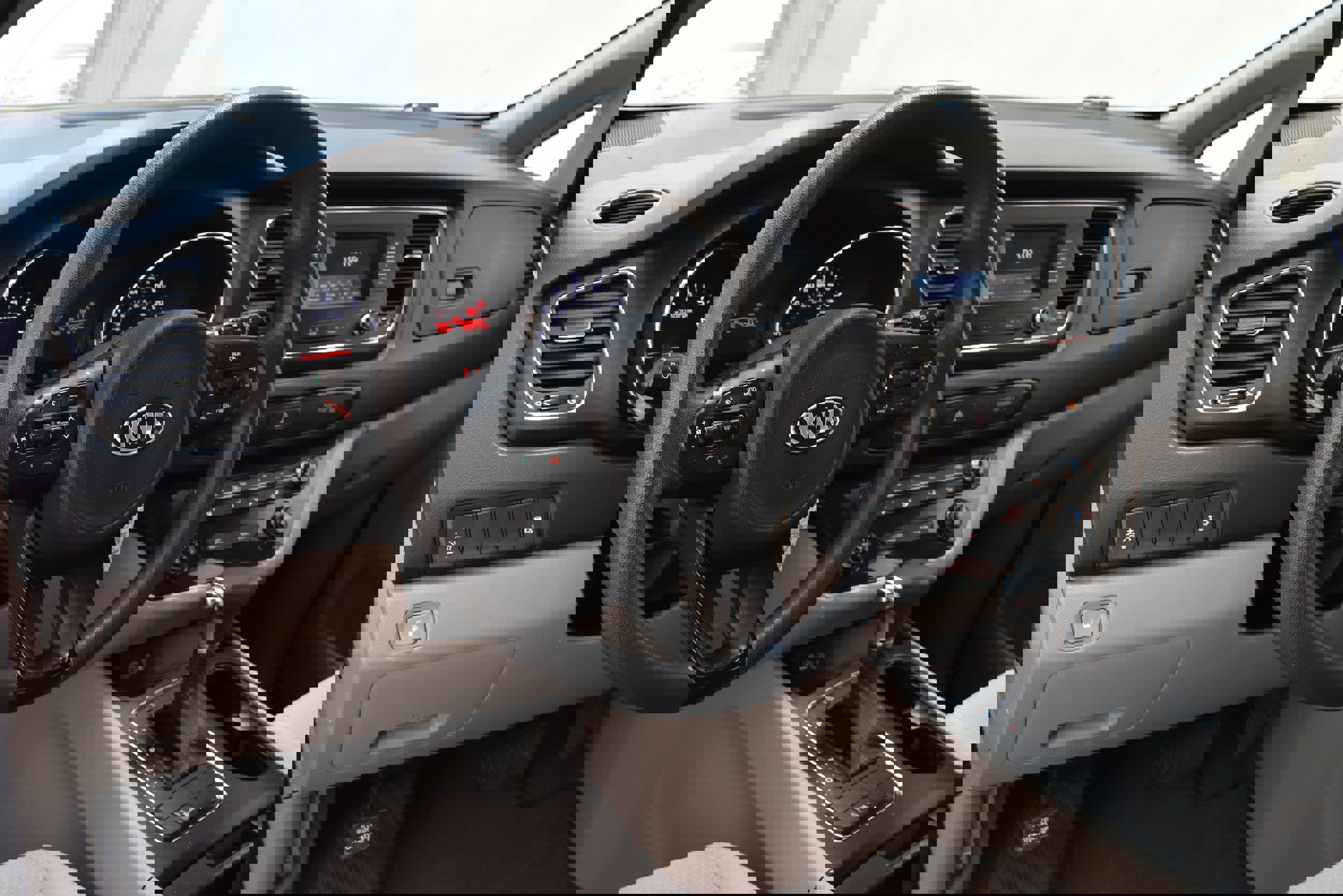 Used 2018 Kia Sedona L image 22