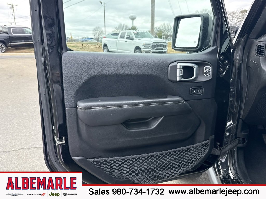 Used 2019 Jeep Wrangler Unlimited Sahara w/ Cold Weather Group image 13