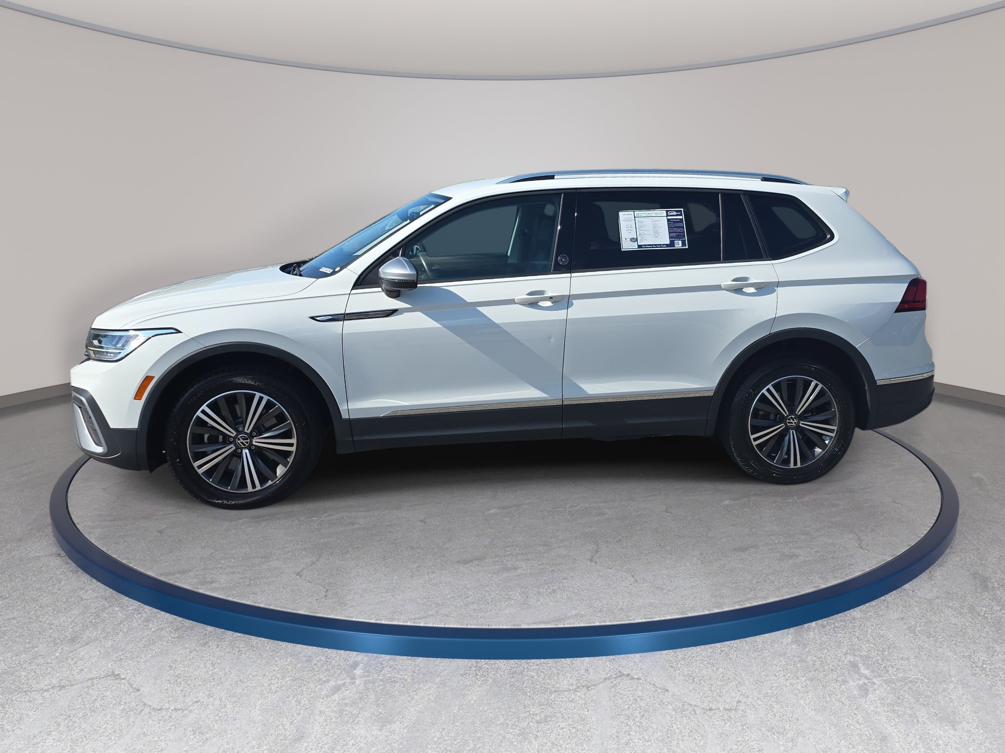 Used 2024 Volkswagen Tiguan Wolfsburg Edition FWD image 5