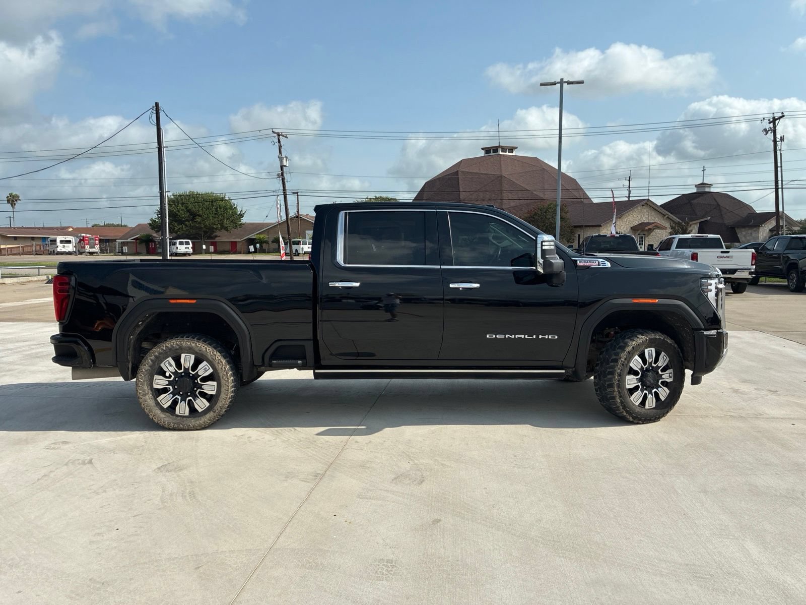 Used 2024 GMC Sierra 2500 Denali w/ Denali Reserve Package AWD/4WD image 2