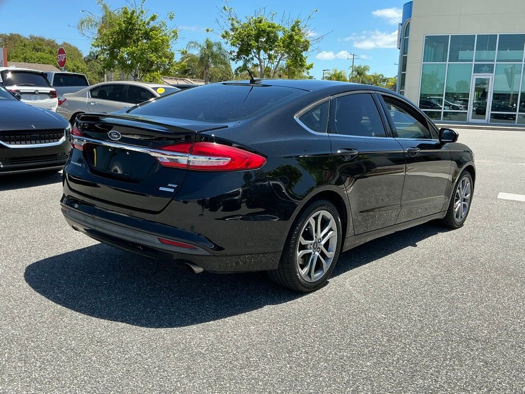 Used 2017 Ford Fusion SE w/ Equipment Group 201A FWD image 6