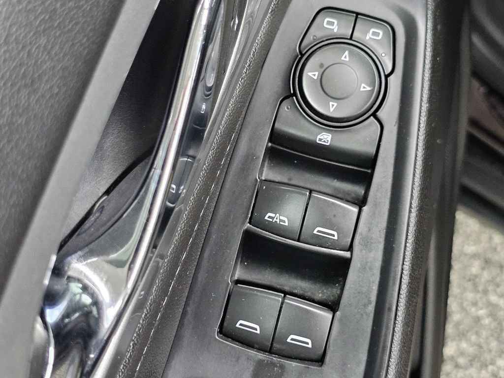 Used 2022 Chevrolet Traverse LT FWD image 33