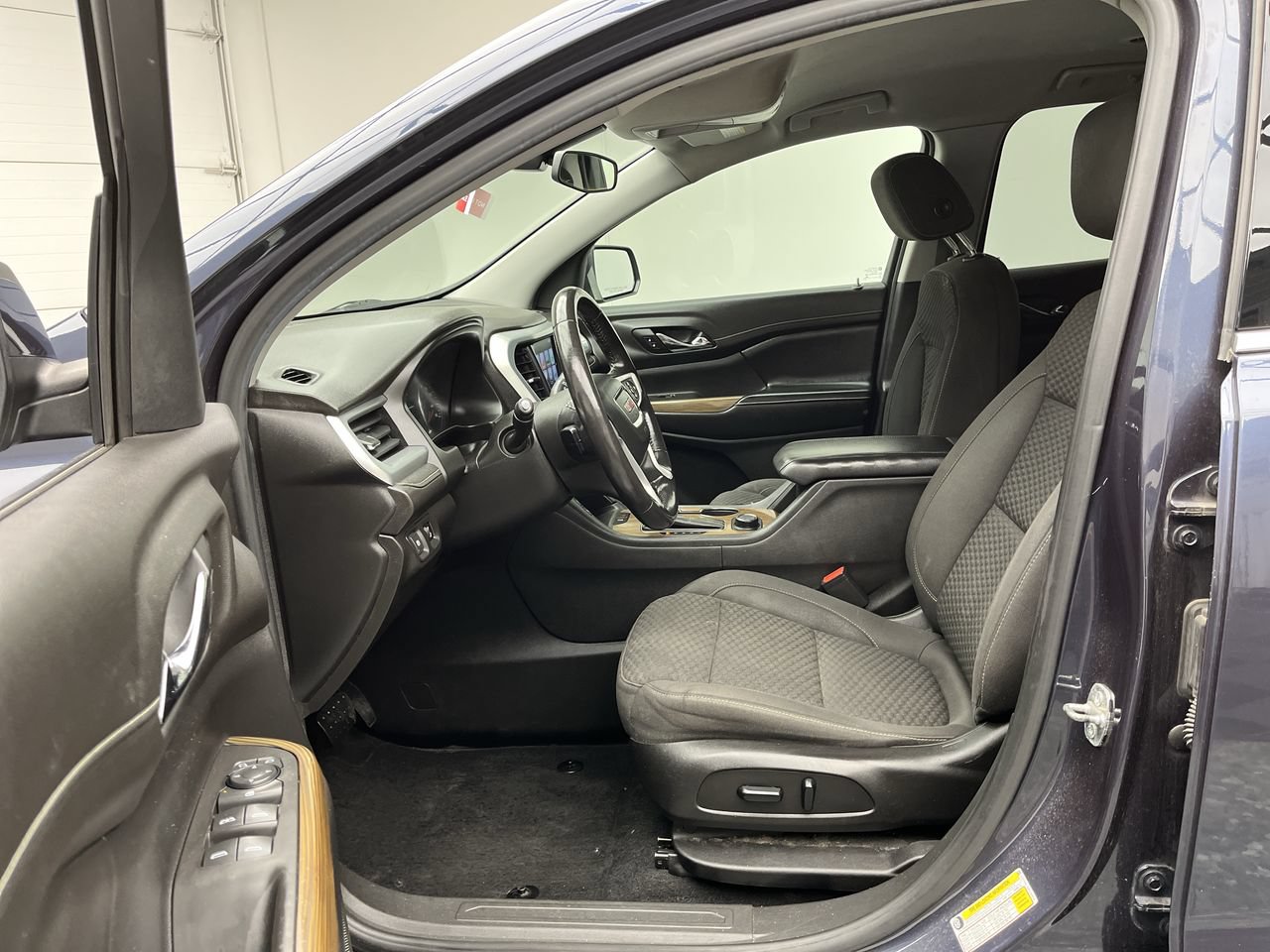 Used 2019 GMC Acadia SLE AWD/4WD image 3