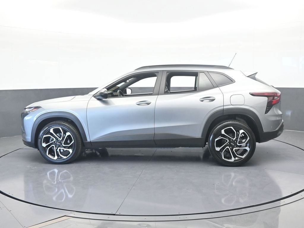 Used 2024 Chevrolet Trax RS w/ Sunroof Package image 3