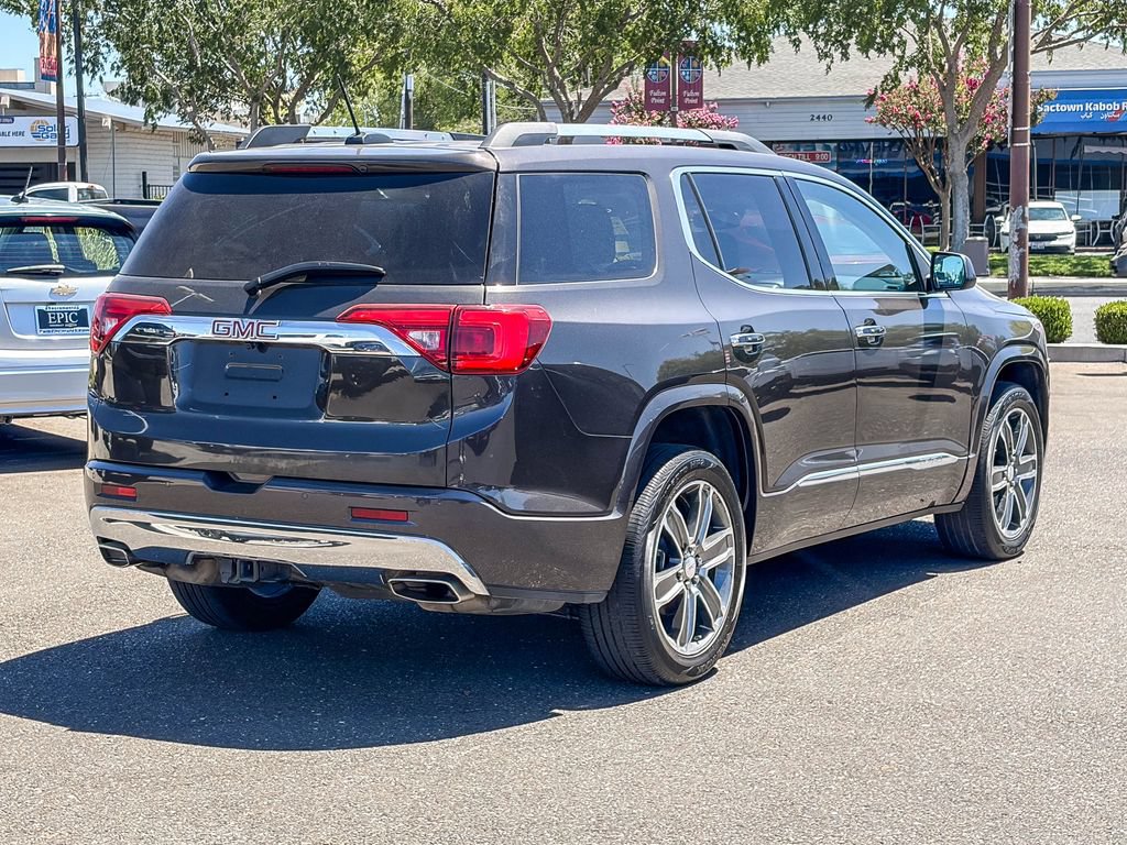 Used 2017 GMC Acadia Denali w/ Technology Package FWD image 4