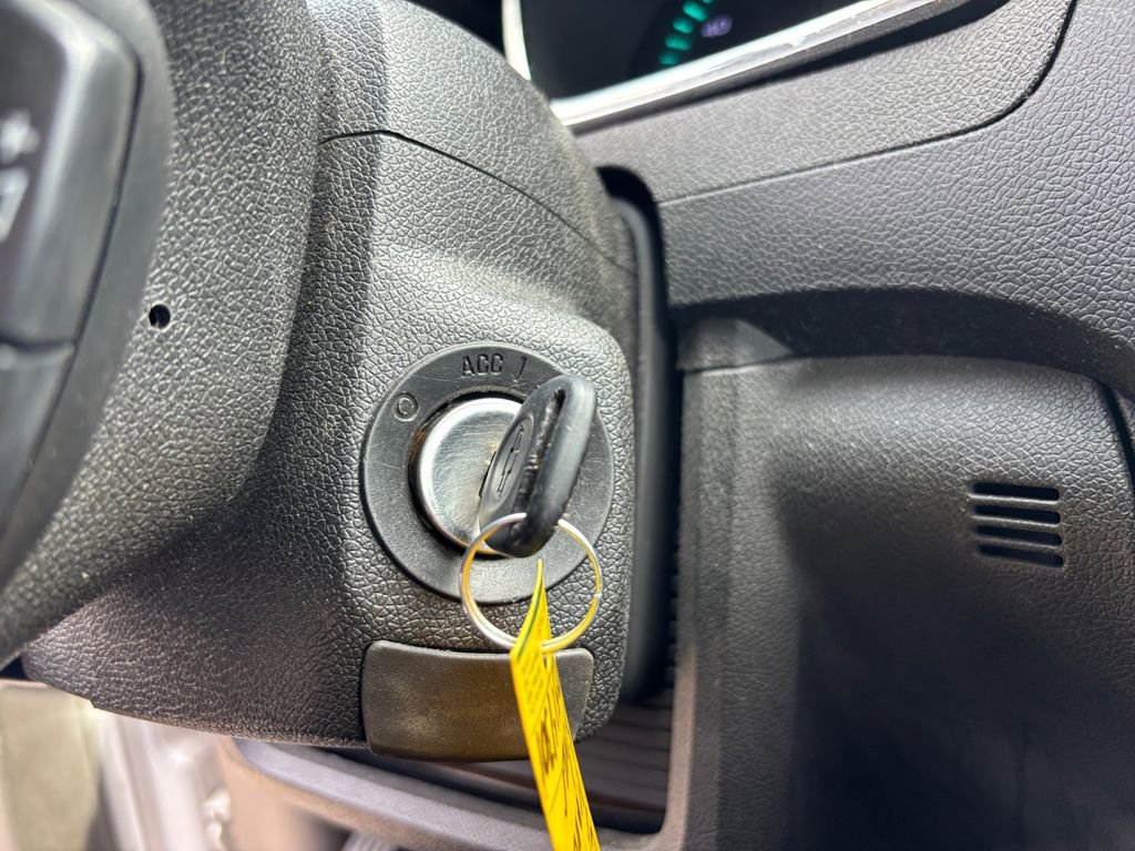 Used 2010 Chevrolet Traverse LT FWD image 19