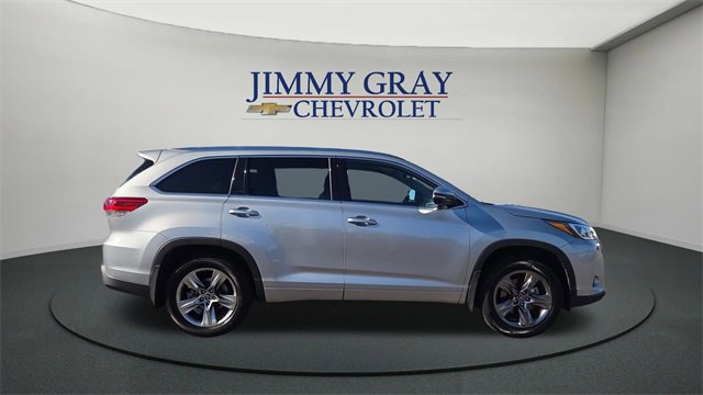 Used 2019 Toyota Highlander Limited Platinum image 2
