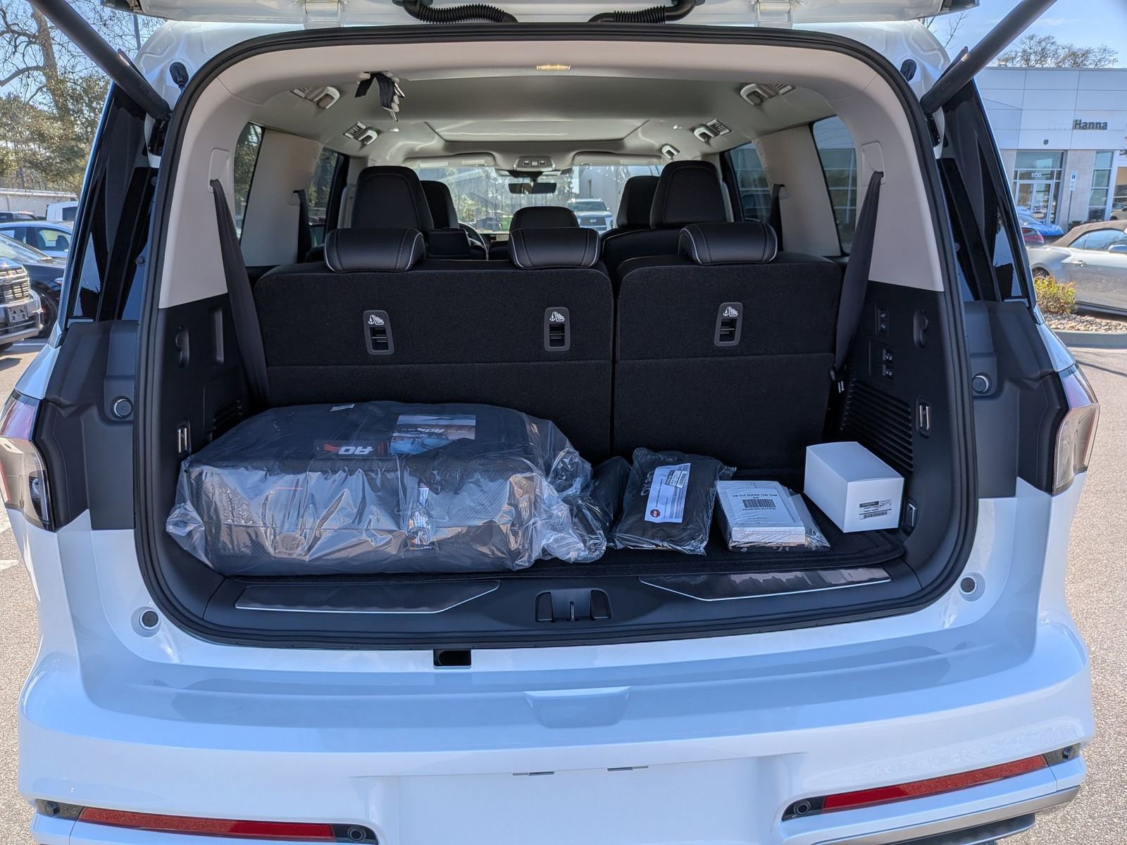 New 2026 INFINITI QX80 Luxe w/ Cargo Package image 32