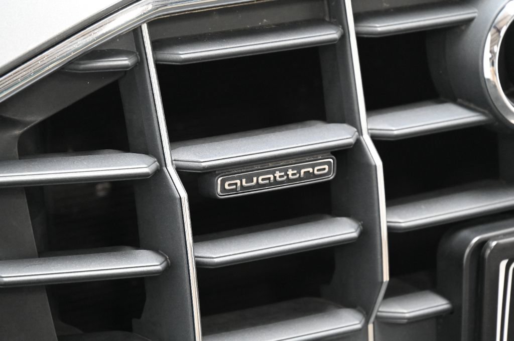 Used 2020 Audi Q8 Premium w/ Cold Weather Package AWD/4WD image 11