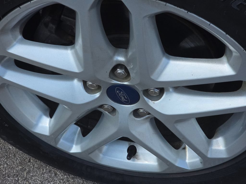 Used 2016 Ford Fusion SE FWD image 14