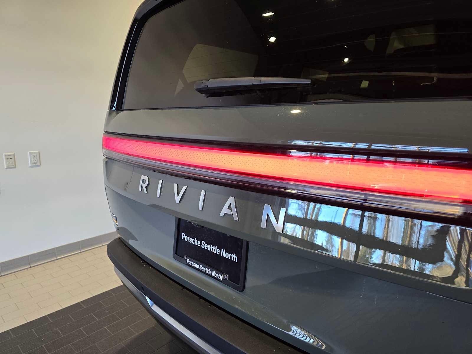 Used 2022 Rivian R1S Launch Edition image 22