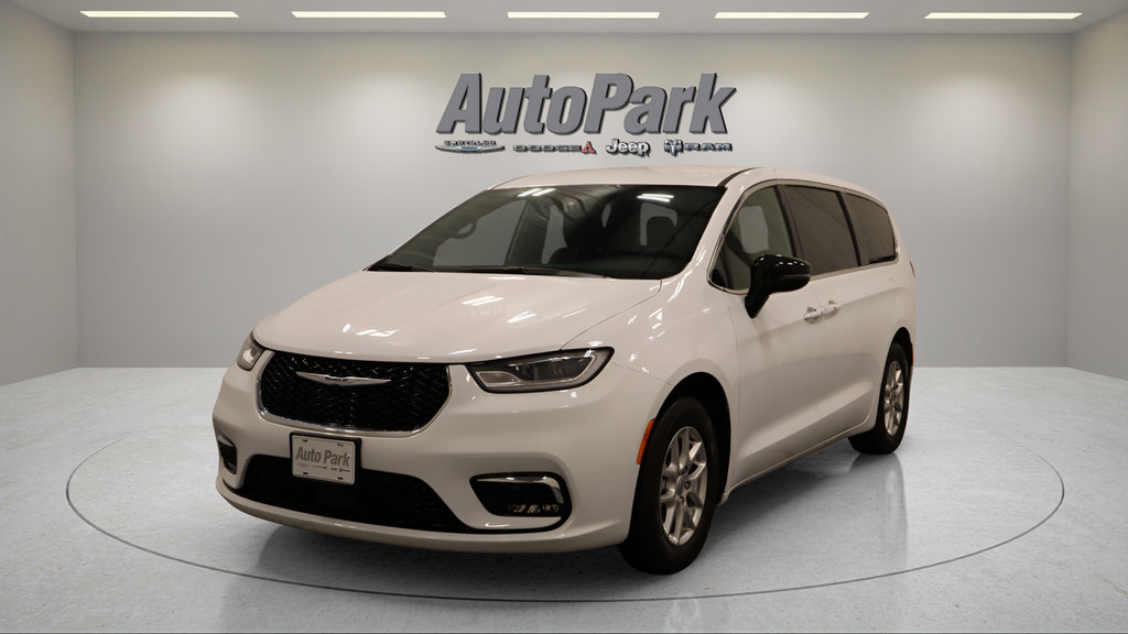 Used 2025 Chrysler Pacifica Select FWD image 7