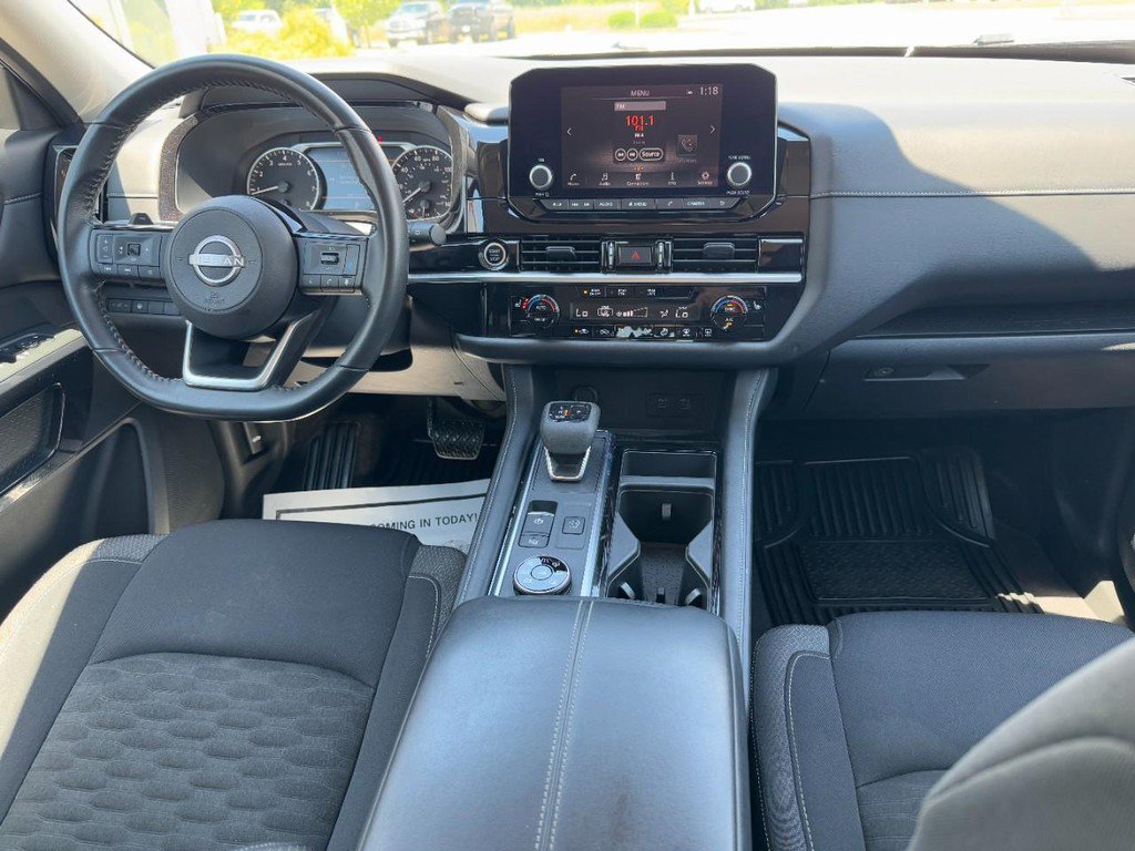 Used 2023 Nissan Pathfinder SV AWD/4WD image 15
