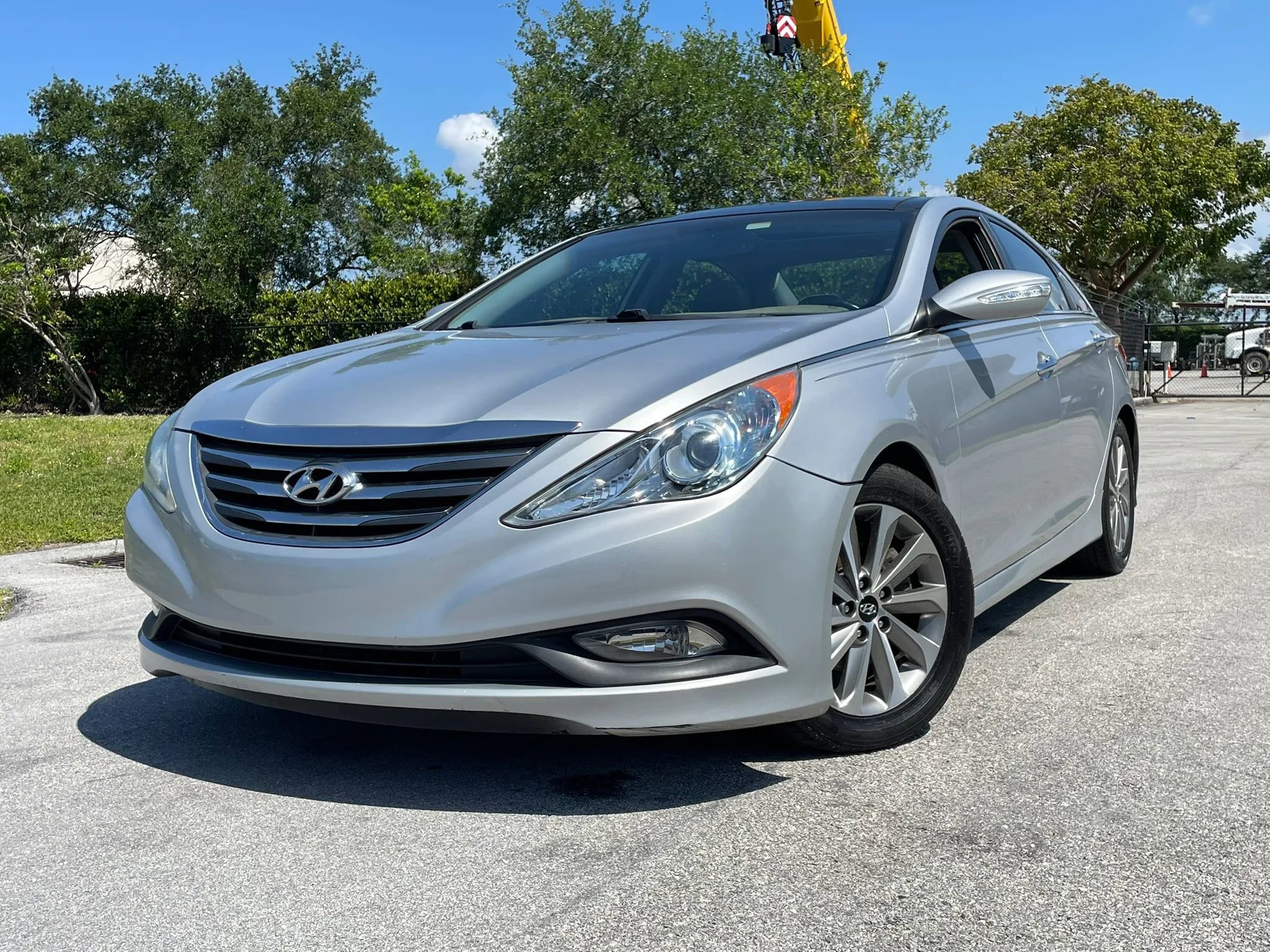 Used 2014 Hyundai Sonata Limited w/ Technology Package 05 FWD image 2