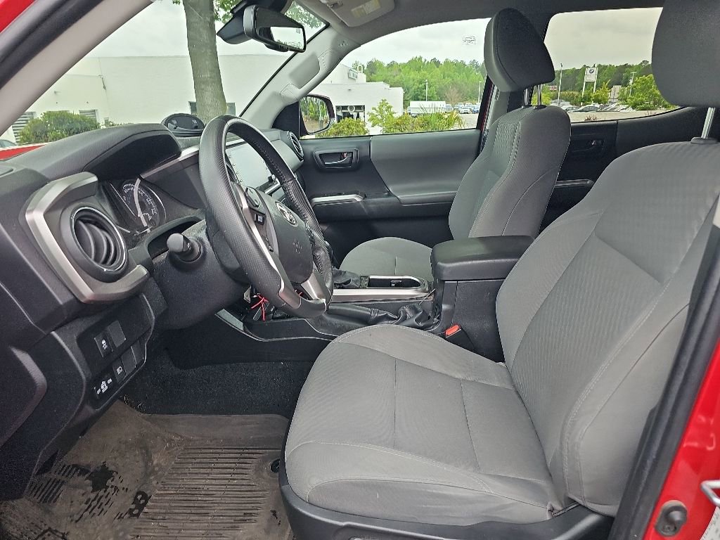Used 2022 Toyota Tacoma SR5 w/ Technology Package RWD image 10