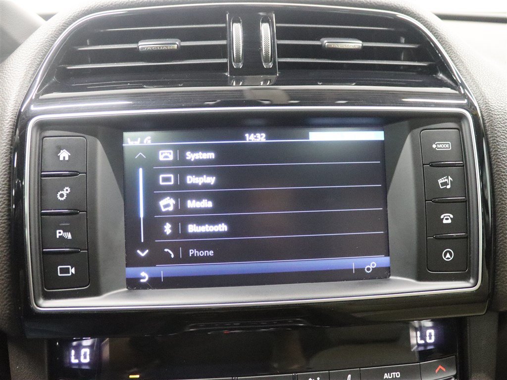 Used 2018 Jaguar F-PACE Prestige AWD/4WD image 36