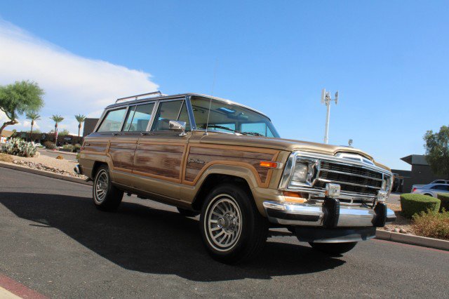 Used 1990 Jeep Grand Wagoneer image 18