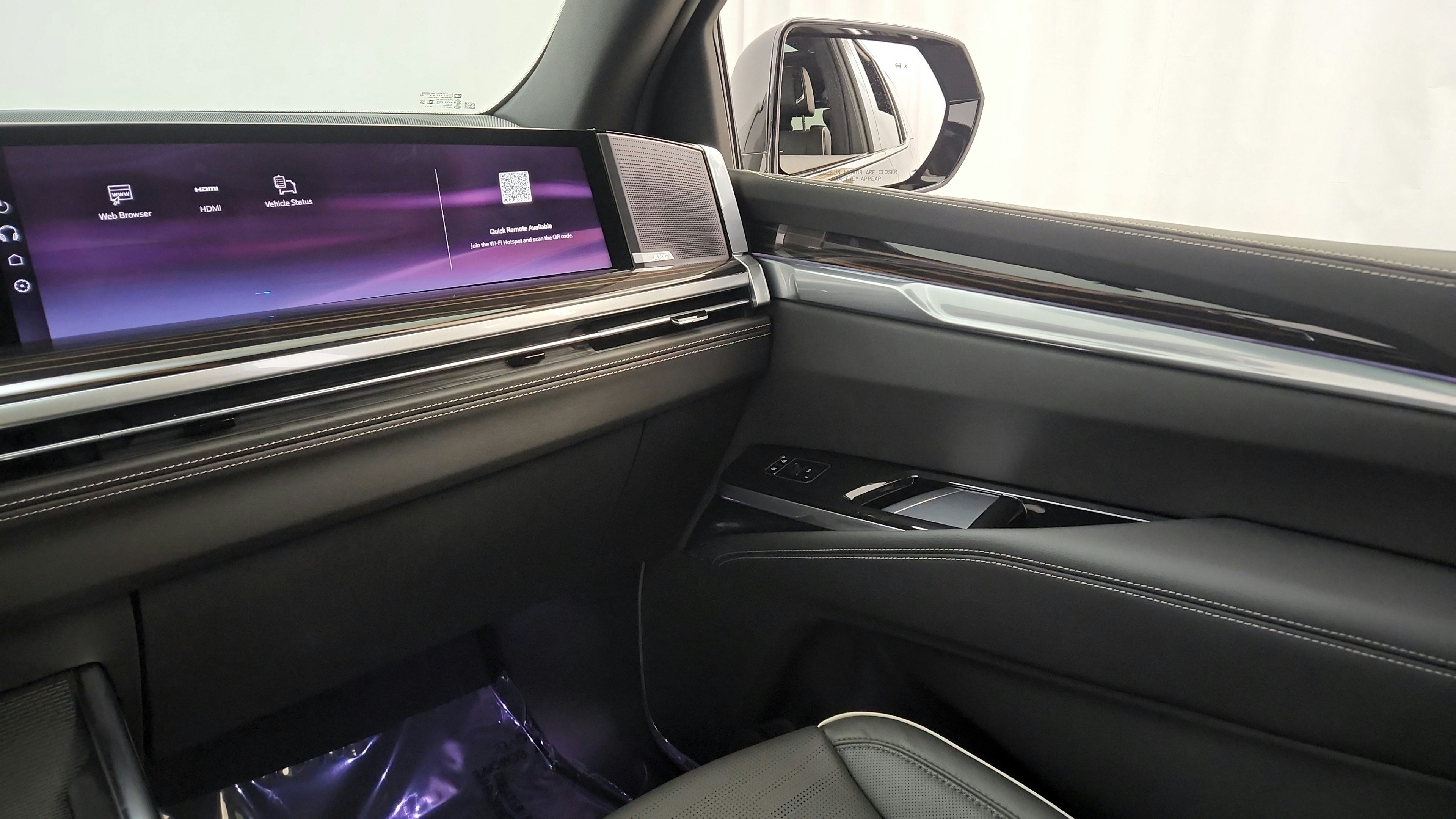 Used 2026 Cadillac Escalade Luxury w/ LPO, Floor Liner Package AWD/4WD image 24