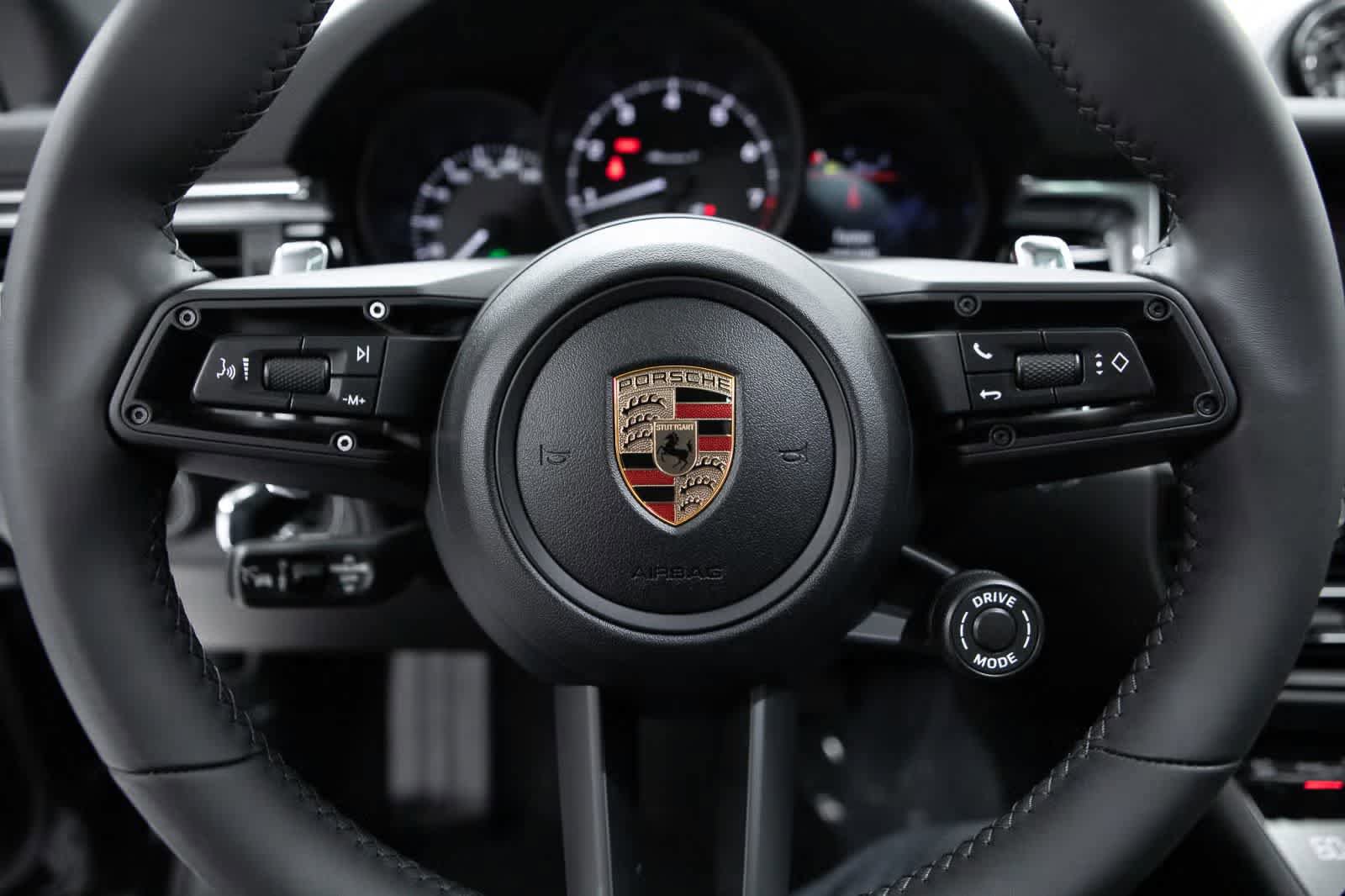 Certified 2026 Porsche Macan Turbo AWD/4WD image 14