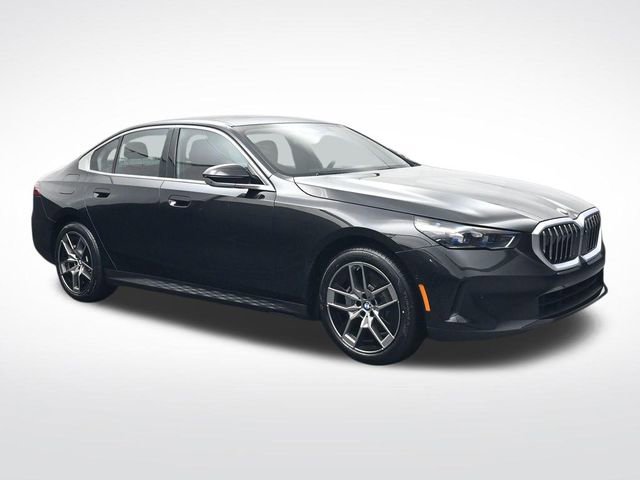 New 2026 BMW 540i xDrive w/ Premium Package AWD/4WD video 2